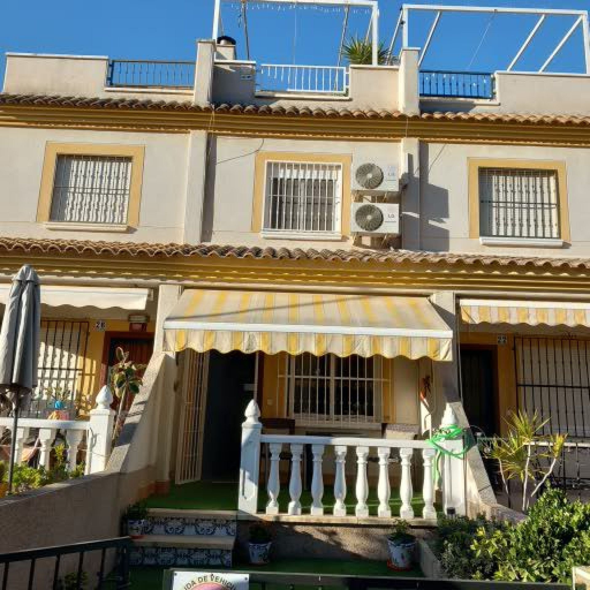 Preciosa casa adosada de 2 dormitorios y 2 baños en Algorfa