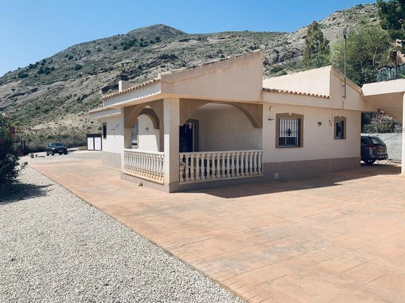 Lovely Villa with Swimming pool and double garage near the thermal baths of Fortuna