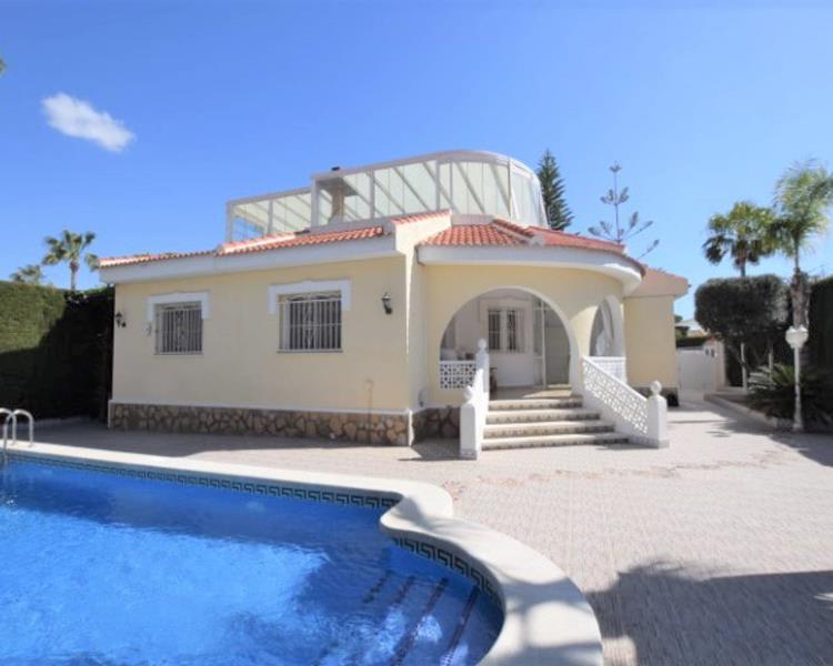 Beautiful 4 Bedroom Detached With With Pool In Dona Pepa